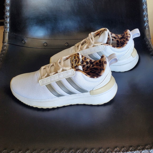 Beautiful Adidas Cloudfoam Size 6.5/38 - Picture 9 of 10